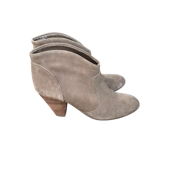 Carlos Santana Brooky booties camel in color SIZE 10M new *READ NEW DISPLAY ITEM - Picture 1 of 4